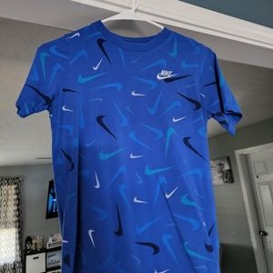 Nike youth large shirt